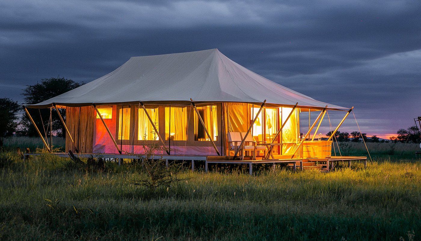 Luxury tented camp in Serengeti Tanzania